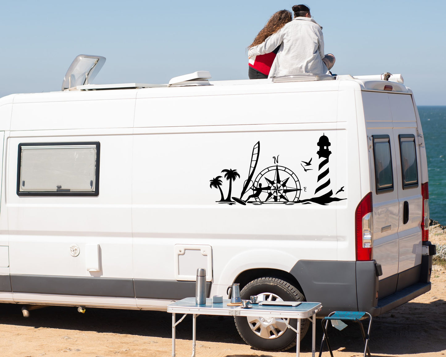 Maritimes Vinyl Aufkleber Set – Leuchtturm, Kompass & Windsurfer